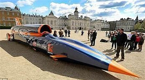 世界上速度最快的车，超音速推进号(秒速341米突破音障)