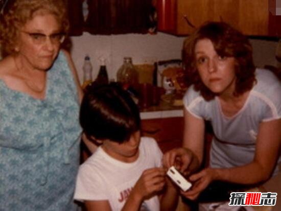 美国女子拍摄家庭照片后现曾祖母，去世20年/真实鬼魂照片