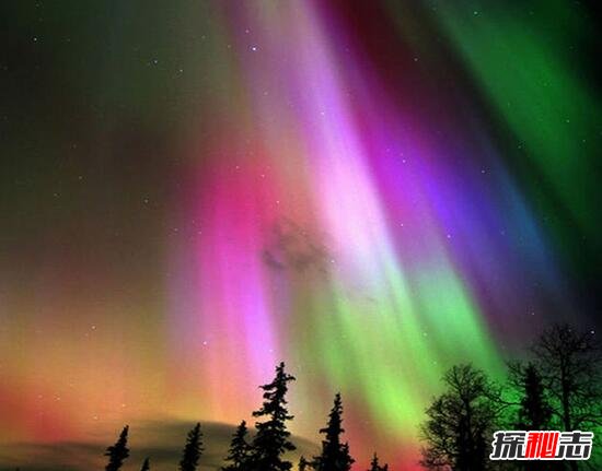 美丽北极光之谜，揭秘北极光形成的原因/电流造成五彩光芒