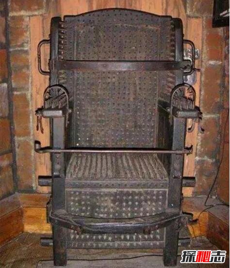 欧洲酷刑女巫的椅子真残酷，将人赤裸裸用钉子钉在椅子上