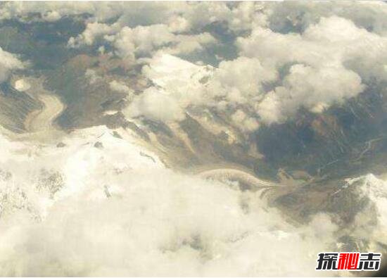 飞机上拍到真龙，西藏雪山高空拍到西藏龙(实为冰川山脉)