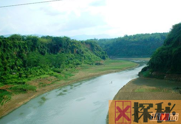 世界上污染最严重的河流：芝塔龙河(居民不喝水做饭)