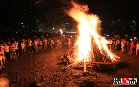 火把节是哪个民族的节日，彝族白族纳西族为首的少数民族