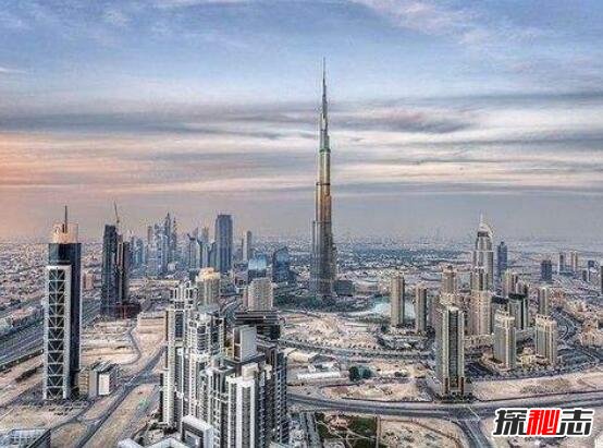 世界第一高楼迪拜塔有多高，828米/126层(现名哈利法塔)