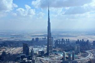 世界第一高楼迪拜塔有多高，828米/126层(现名哈利法塔)
