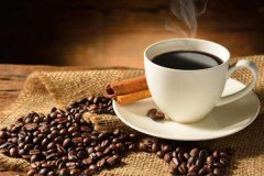 喝咖啡的好处和坏处是什么?提神醒脑，但易引发骨质疏松