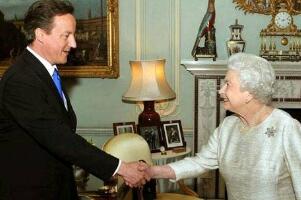 英国女王和首相的区别，女王尊贵无实权（首相是权力最高者）