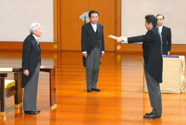 日本天皇和首相的区别，天皇地位尊贵无实权（首相掌握整个日本）