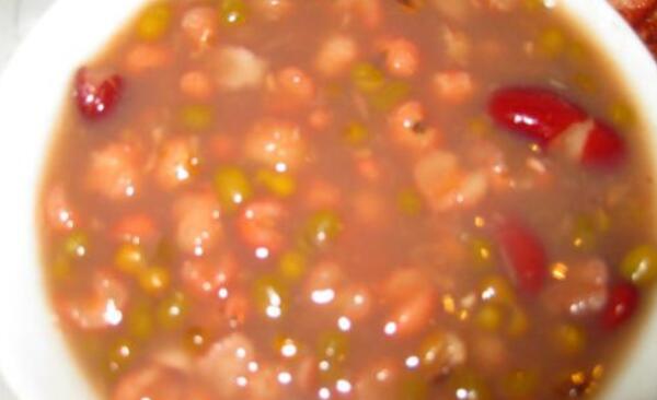 绿豆红豆薏米粥的禁忌，孕妇经期女性禁喝（日常不能多喝）