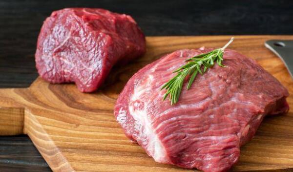 牛肉有点变味怎么处理，切成牛肉丝用辣椒煎炒/完美去味