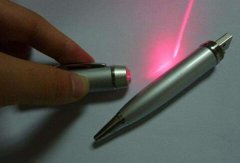 激光笔的危害有哪些 使用激光笔时候要注意什么