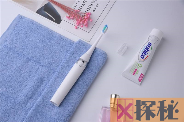 电动牙刷老年人可以使用吗 可以（选择震动频率小的）