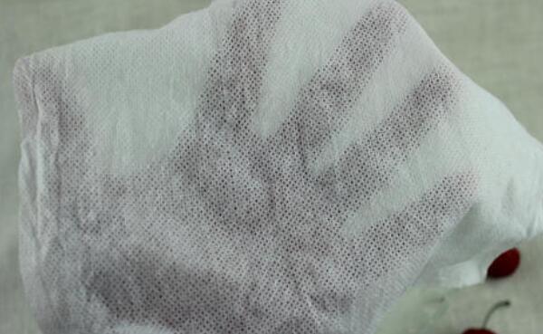 洗脸巾和湿纸巾的区别，作用不同（湿纸巾用途更广）