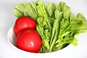 白菜能和西红柿一起吃吗，能（同食可以预防癌症）