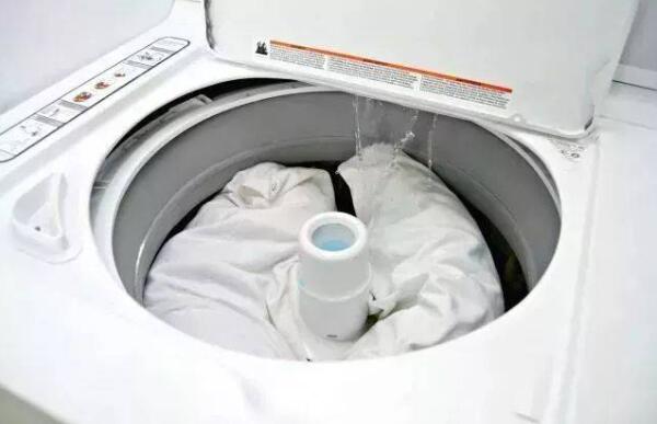 抱枕可以用洗衣机洗吗，可以（抱枕枕芯尽量不水洗）
