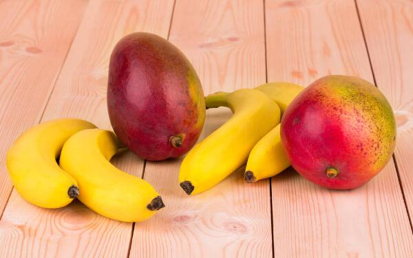 芒果和香蕉能一起吃吗，可以（同食过多容易拉肚子）