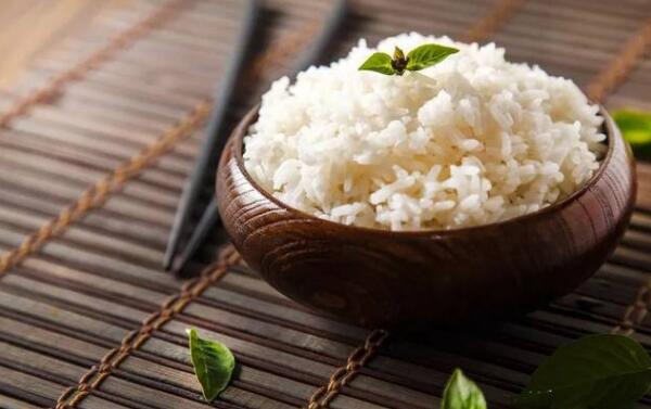 吃面食和吃米饭哪个更容易胖，面食更容易胖（吃米饭不会胖）