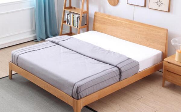 1.5米床两人睡挤吗，标准双人床/不挤（体型大会感觉挤）