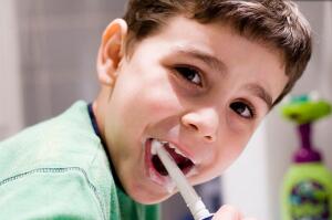 电动牙刷适合什么样的人使用，儿童、上班族、行动不便者