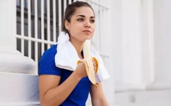 运动完吃什么水果，香蕉（补充血糖/增加肌肉能量）