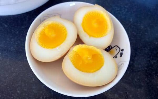 蛋黄吃多了有什么坏处，造成肥胖（易诱发高血脂等疾病）