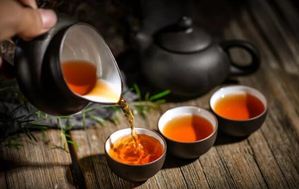 红茶是酸性还是碱性，碱性（中和多余的酸/让身体更健康）