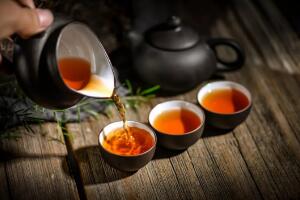 红茶是酸性还是碱性，碱性（中和多余的酸/让身体更健康）