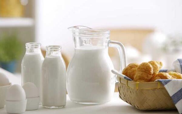 牛奶的好处有哪些 牛奶不能和什么一起吃（韭菜和药物）