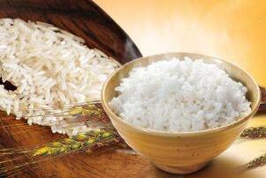面食和米饭哪个容易长胖，面食（吃米饭不会变胖）