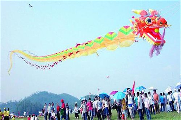世界最长的风筝 长达2290米的中国巨龙（山东潍坊）