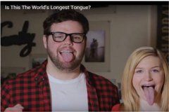 世界上最长的舌头 竟然能舔到自己的眼睛（美国女孩）