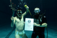 人类水下憋气世界纪录:22分22秒(堪称不需氧气的男人)