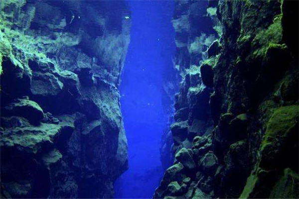 马里亚纳海沟在哪个洋里面 太平洋底（60000万多年历史）