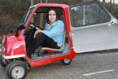 世界上最小的轿车:停车全靠搬(重量仅59公斤)