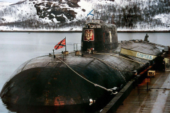 苏联库尔斯克号核潜艇事故:沉没于巴伦支海(118人丧生)
