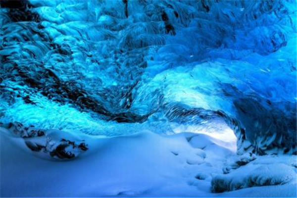 世界三大冰洞奇观 冰岛大冰洞天然形成美丽而迷人