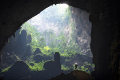 世界上最大的洞穴:足足有40层楼高(内部可容纳动车)