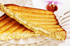 世界最贵的三明治:撒满24k金粉(一块价值1490多元)