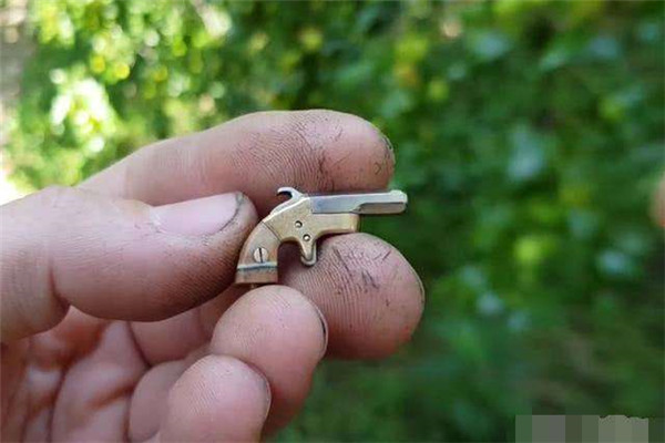世界上最小的戒指手枪 手枪戒指是如何被发明的