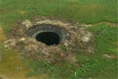 世界最神奇的地质环境 末日深坑（直径80米深不可测）