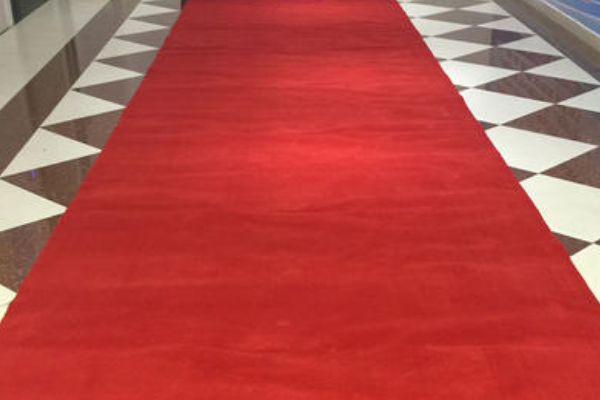 世界最长的红地毯:全长5.35公里(占据几条街道)