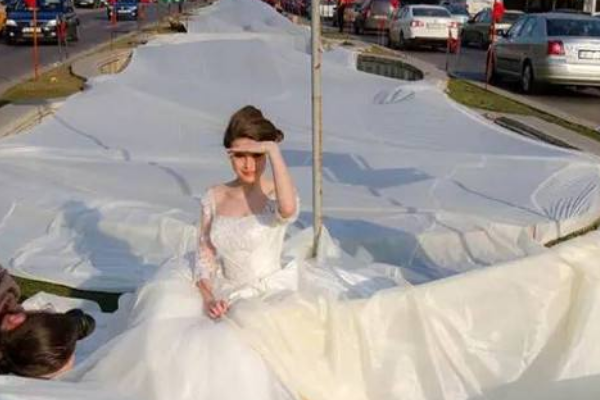 盘点世界上最长的婚纱:第一比珠峰还长 第三成本达4万