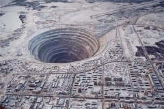 世界上最深的深井 科拉超深井（位于俄罗斯与挪威边境）