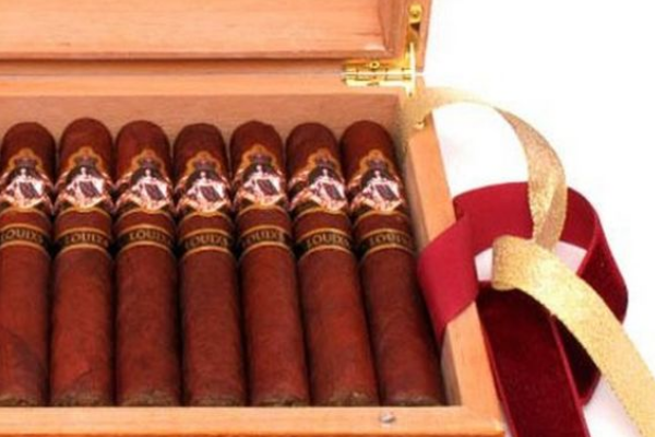 世界上最贵的十种雪茄排行榜:第一裹满金箔 售价782万