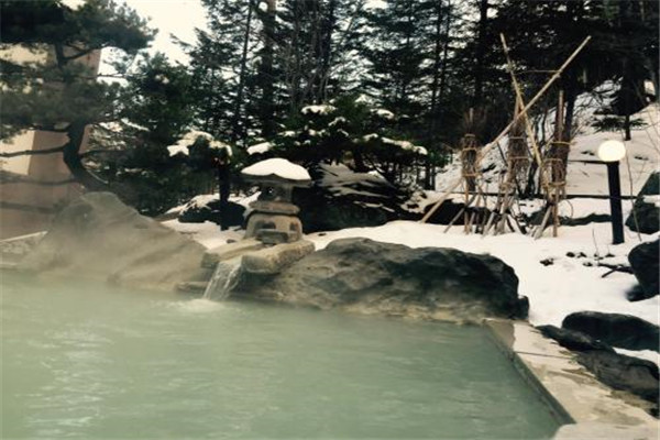 世界上最大的温泉国 日本（境内大约有几千座温泉）