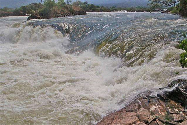 世界十大最短河流 坦波拉基河长度仅20米宽15米