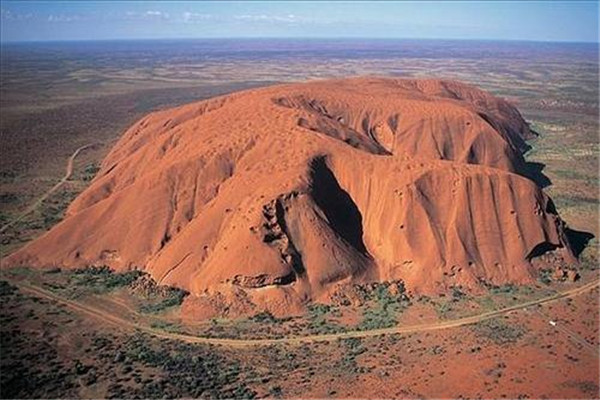 世界上最大的石头 艾尔斯巨石（一块石头就是一座山）