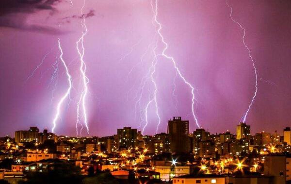 世界上闪电最多的地方，巴西（每年最多7000万次闪电）