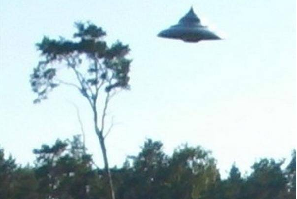 波兰UFO事件是真实的吗?漂浮空中的陀螺神秘的未知力量
