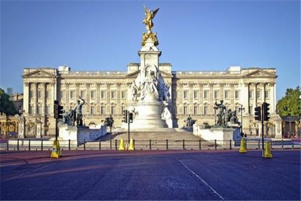 世界上最贵的房子 英国女王居住的白金汉宫（恢弘奢华）